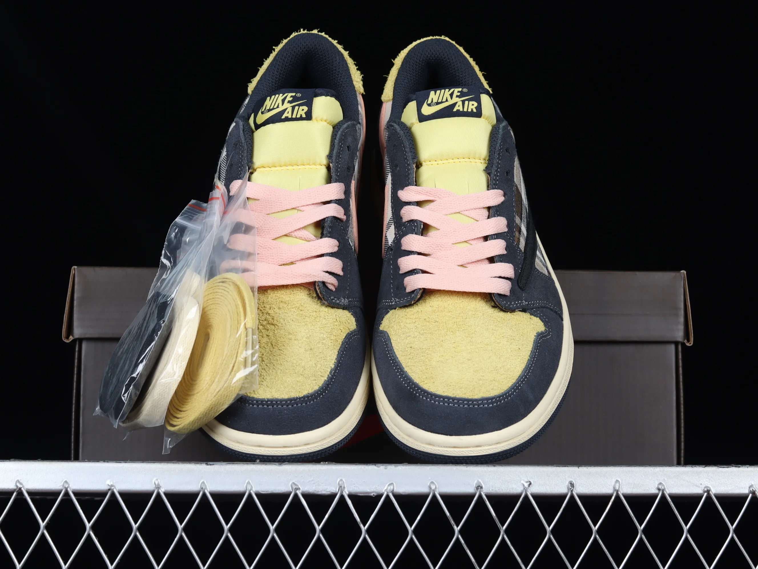 All categories Air Jordan Jordan series basketball shoes Air Jordan 1 Low Travis Scott x Jordan 1 Low AJ 1 OG Barb Anti-Hook Ghostface Low CQ4277-618